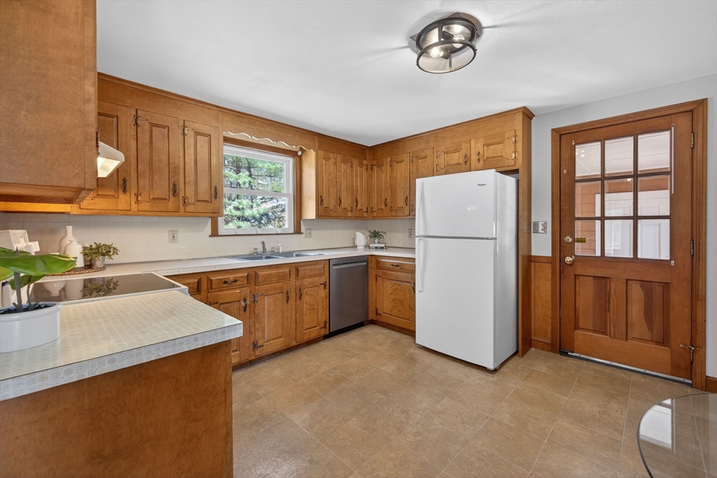 57 Juniper Road Andover, MA 01810 - Photo 10 of 29