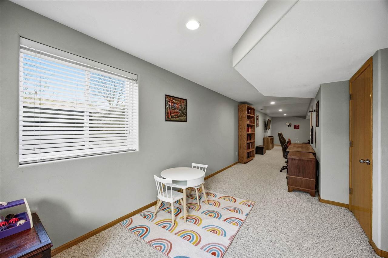 3516 Prairie Creek Road Southwest Cedar Rapids, IA 52404 - Photo 25 of 34 Gallery Image 25