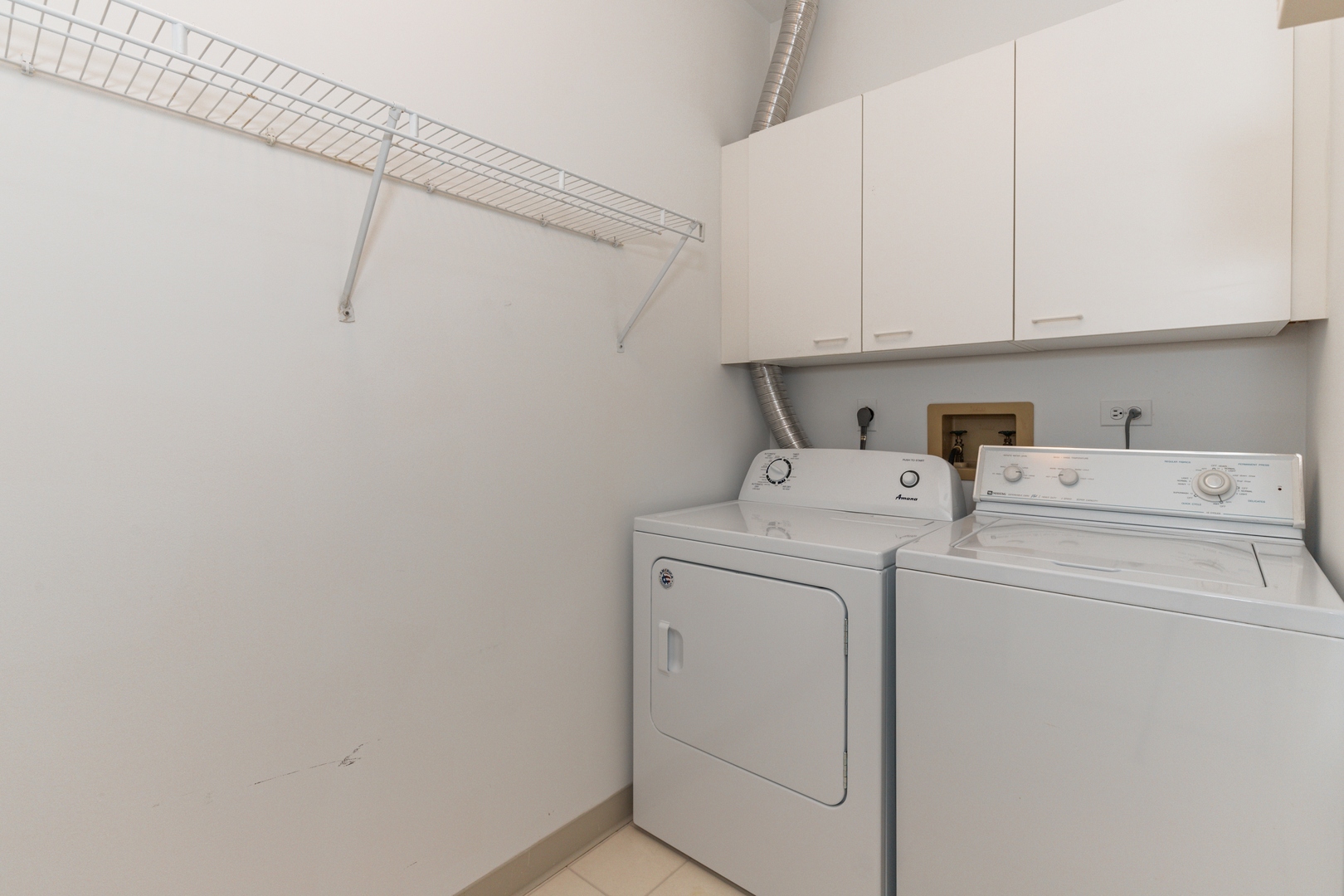 211 Rivershire Lane, Unit 501 Lincolnshire, IL 60069 - Photo 12 of 17 a utility room with dryer and washer