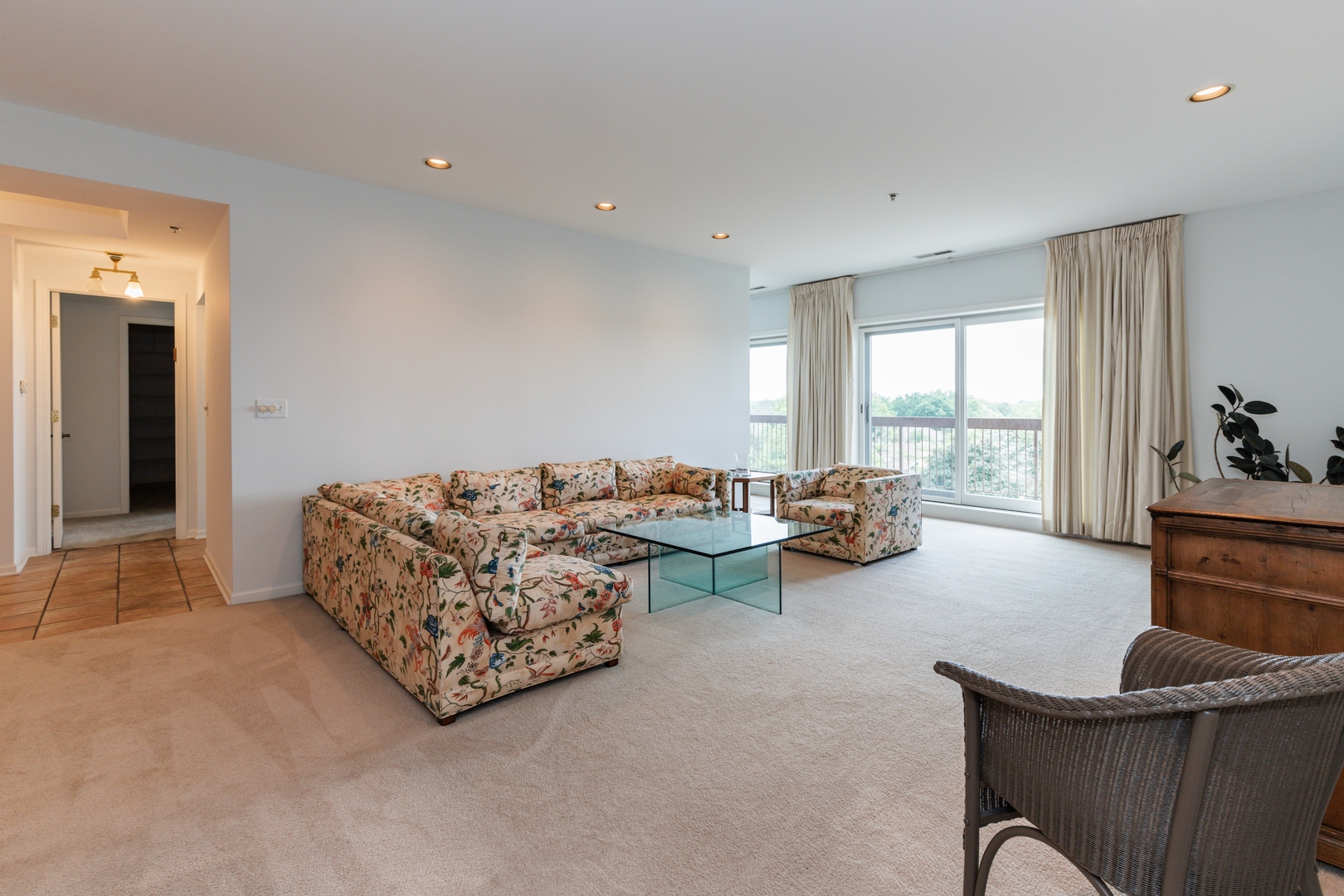 211 Rivershire Lane, Unit 501 Lincolnshire, IL 60069 - Photo 3 of 17 a living room with furniture and a floor to ceiling window