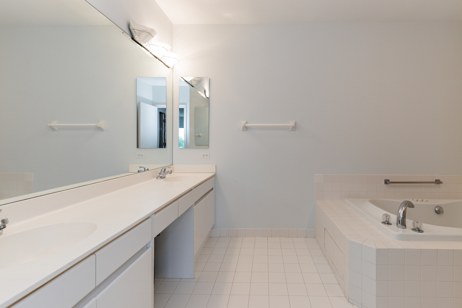 211 Rivershire Lane, Unit 501 Lincolnshire, IL 60069 - Photo 8 of 17 a bathroom with a sink and a mirror
