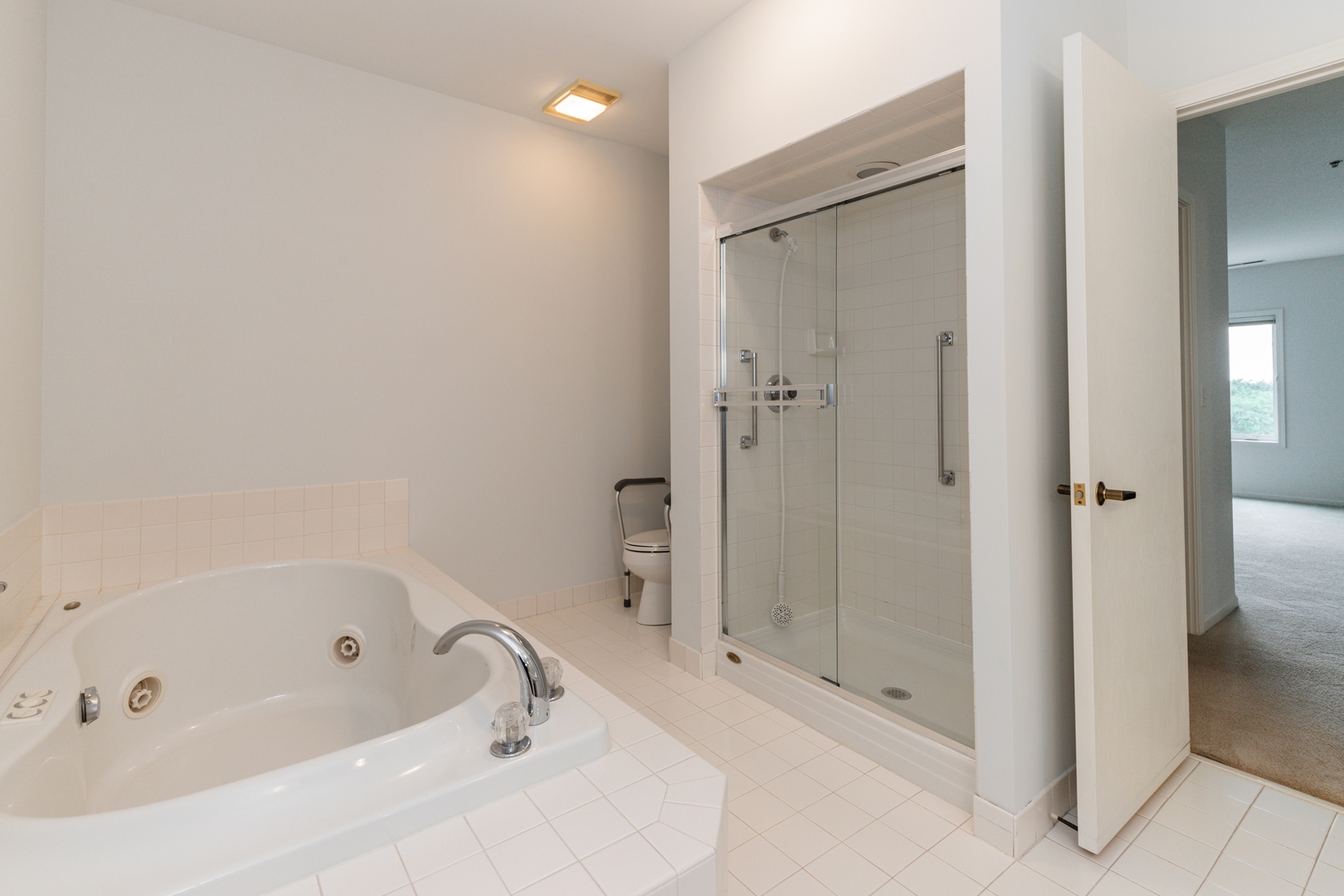 211 Rivershire Lane, Unit 501 Lincolnshire, IL 60069 - Photo 9 of 17 a bathroom with a tub shower vanity and a sink
