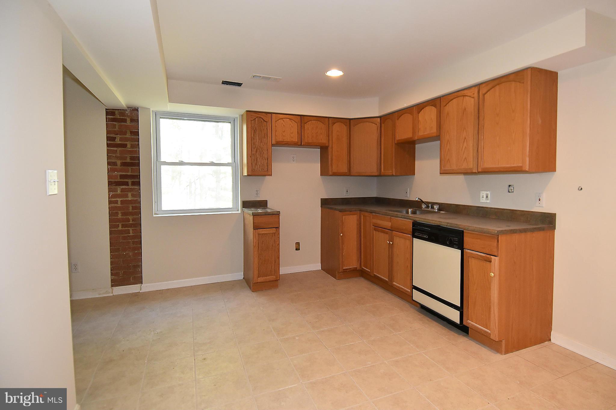 21010 Goshen Road Gaithersburg, MD 20882 - Photo 22 of 30 Fully Finished Lower Level with Kitchenette