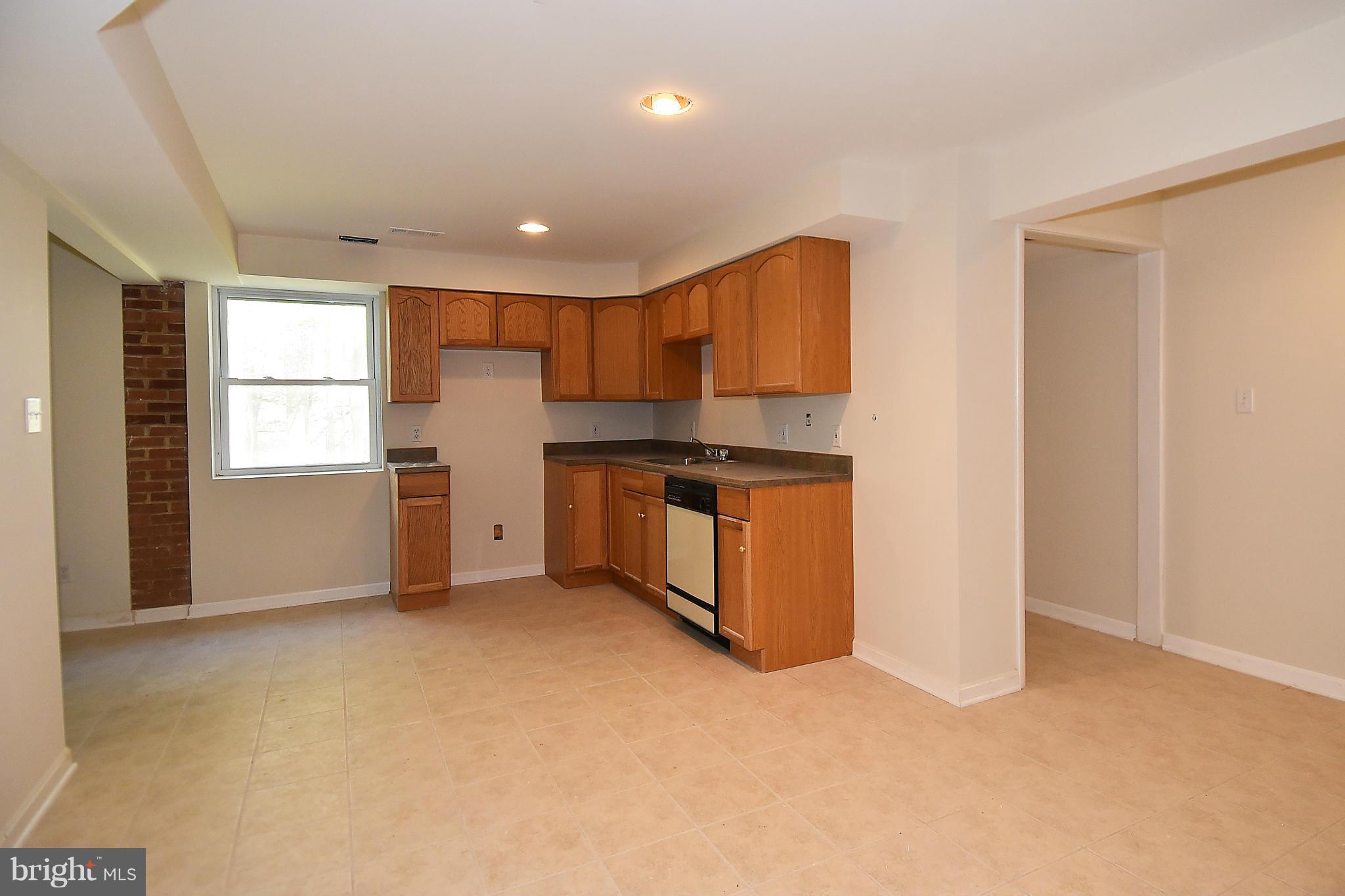 21010 Goshen Road Gaithersburg, MD 20882 - Photo 23 of 30 Lower Level Kitchenette