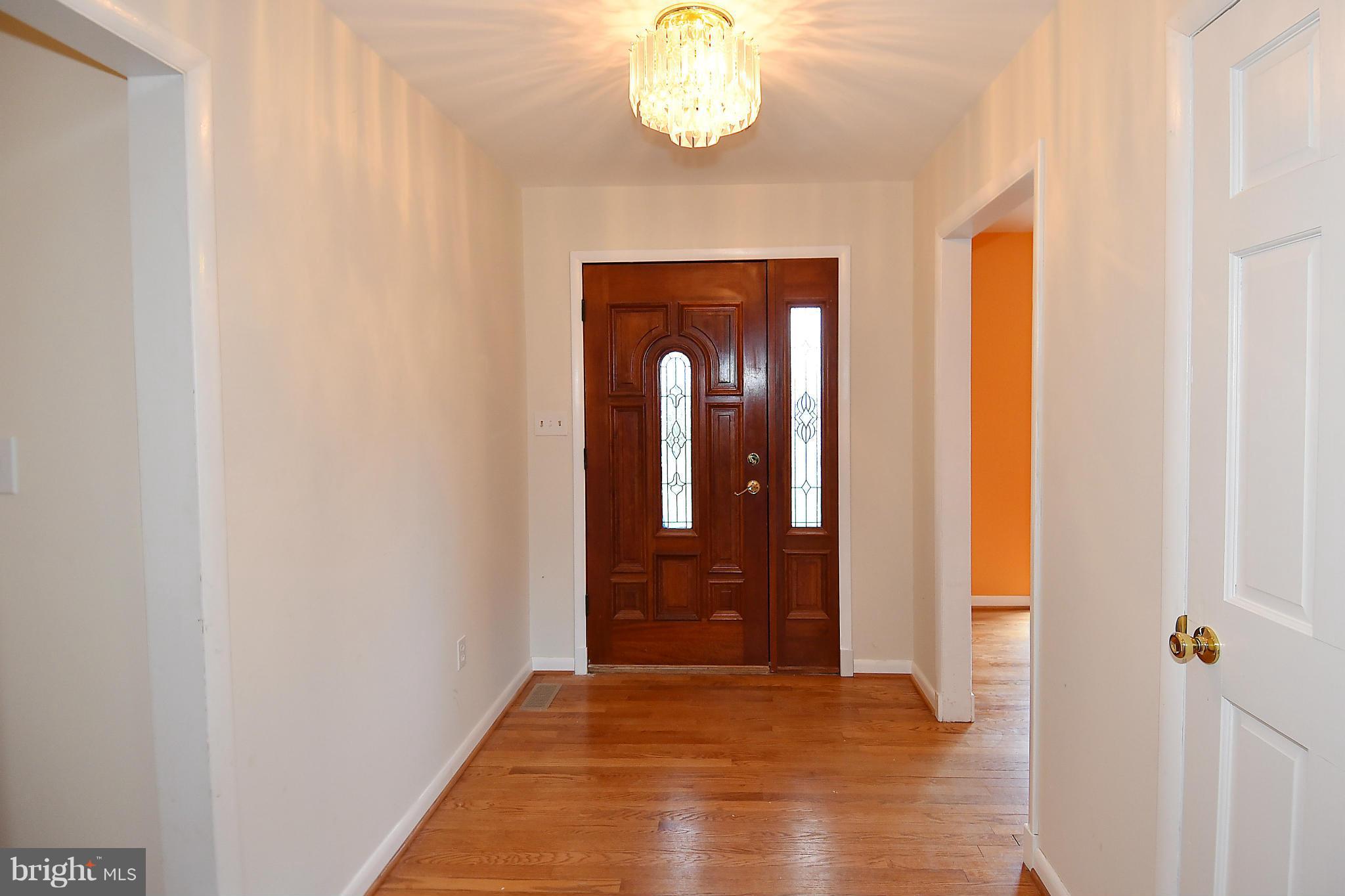 21010 Goshen Road Gaithersburg, MD 20882 - Photo 7 of 30 Interior Foyer