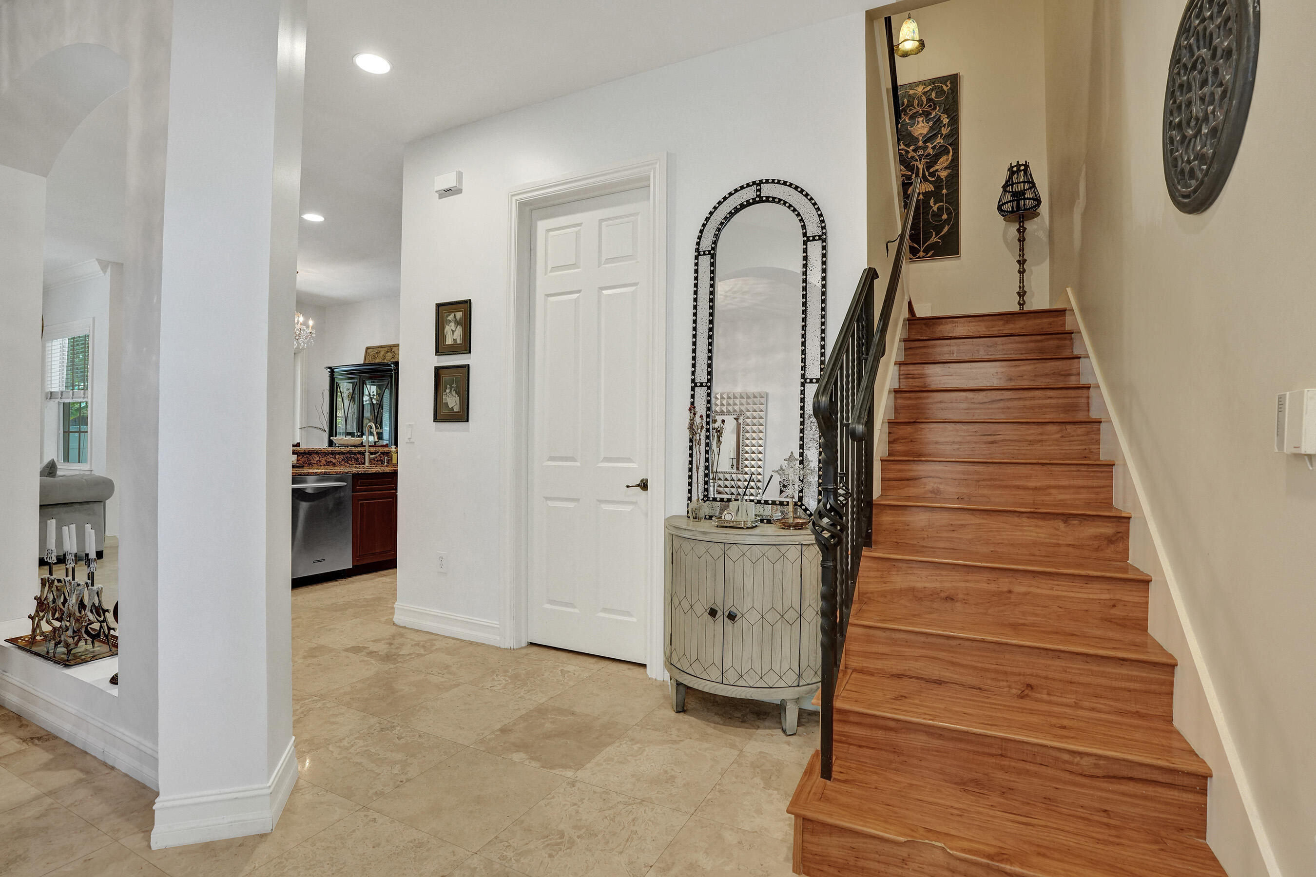 1127 North Victoria Park Road Fort Lauderdale, FL 33304 - Photo 3 of 45 DSC06785