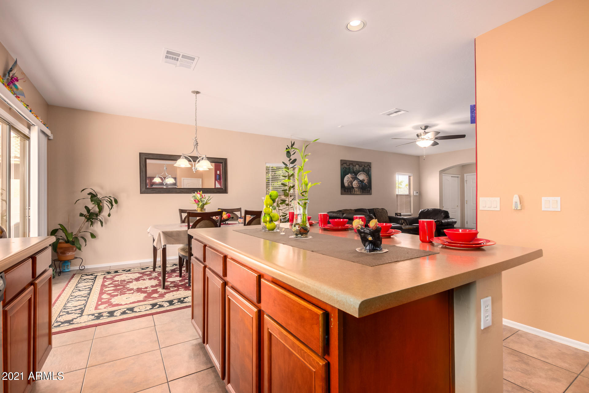 2511 West Maldonado Road Phoenix, AZ 85041 - Photo 17 of 38 15 - Maldonado