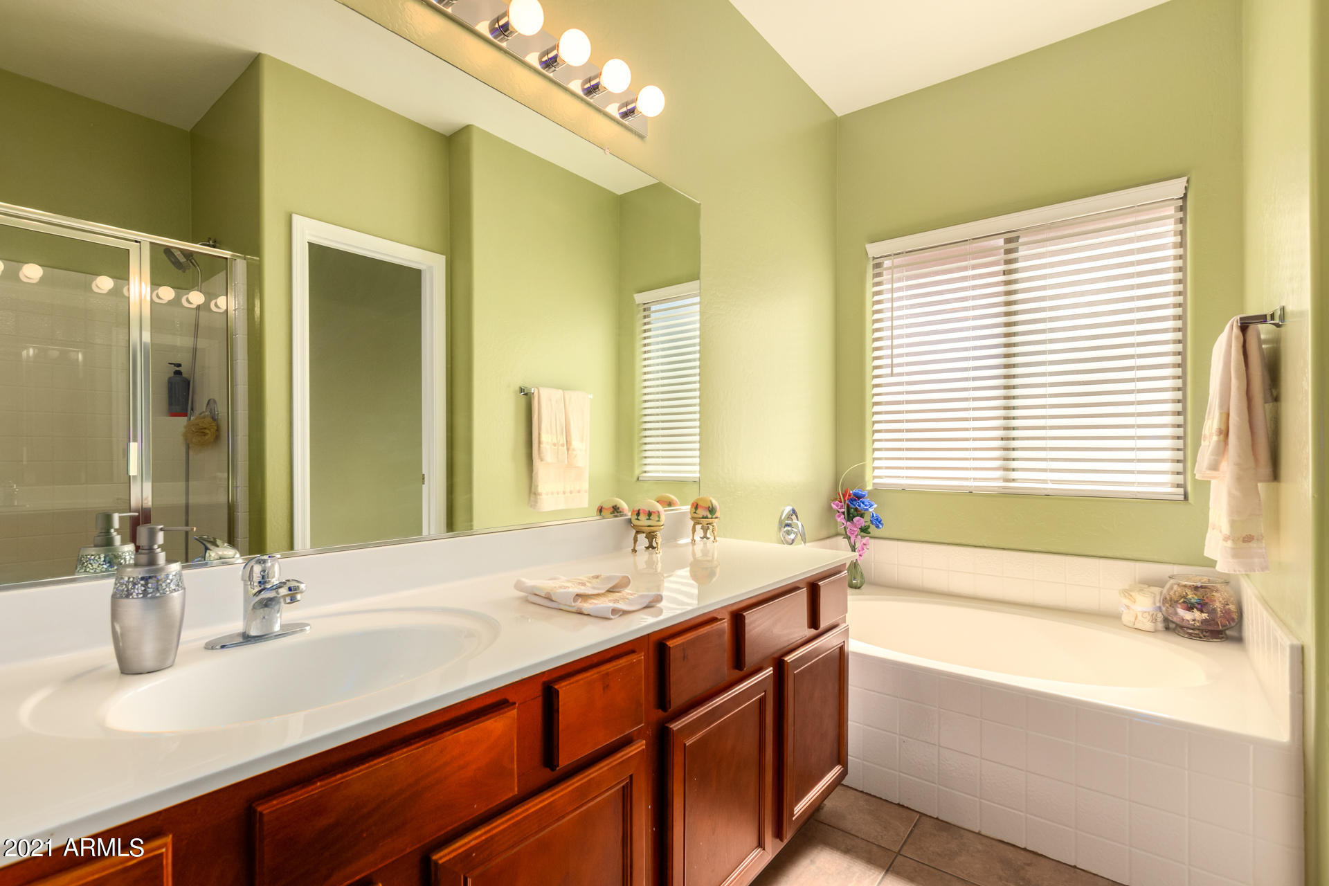 2511 West Maldonado Road Phoenix, AZ 85041 - Photo 27 of 38 Master Bath