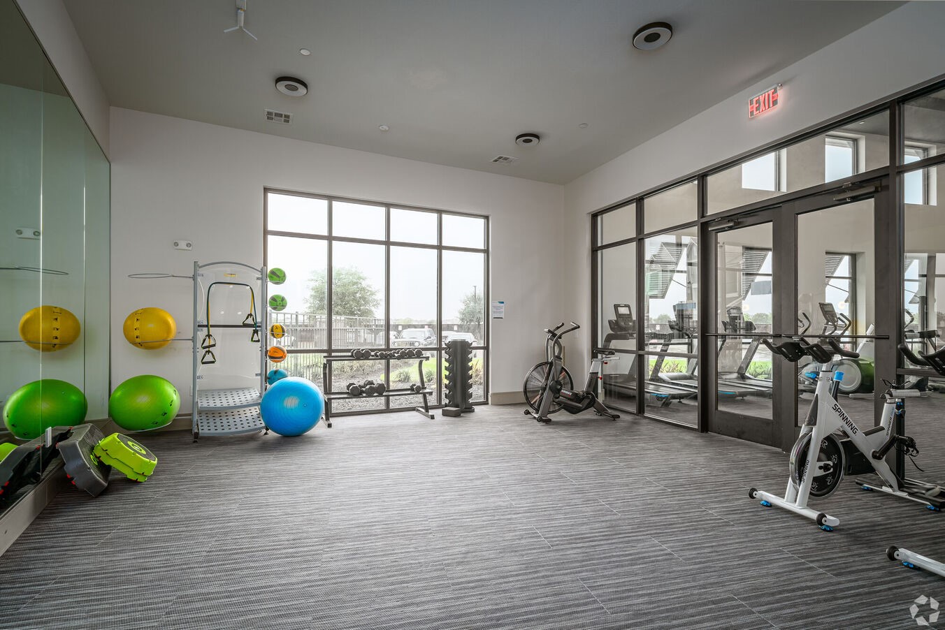 24002 Colonial Parkway, Unit 4334 Katy, TX 77493 - Photo 25 of 31 a view of a room with gym equipment