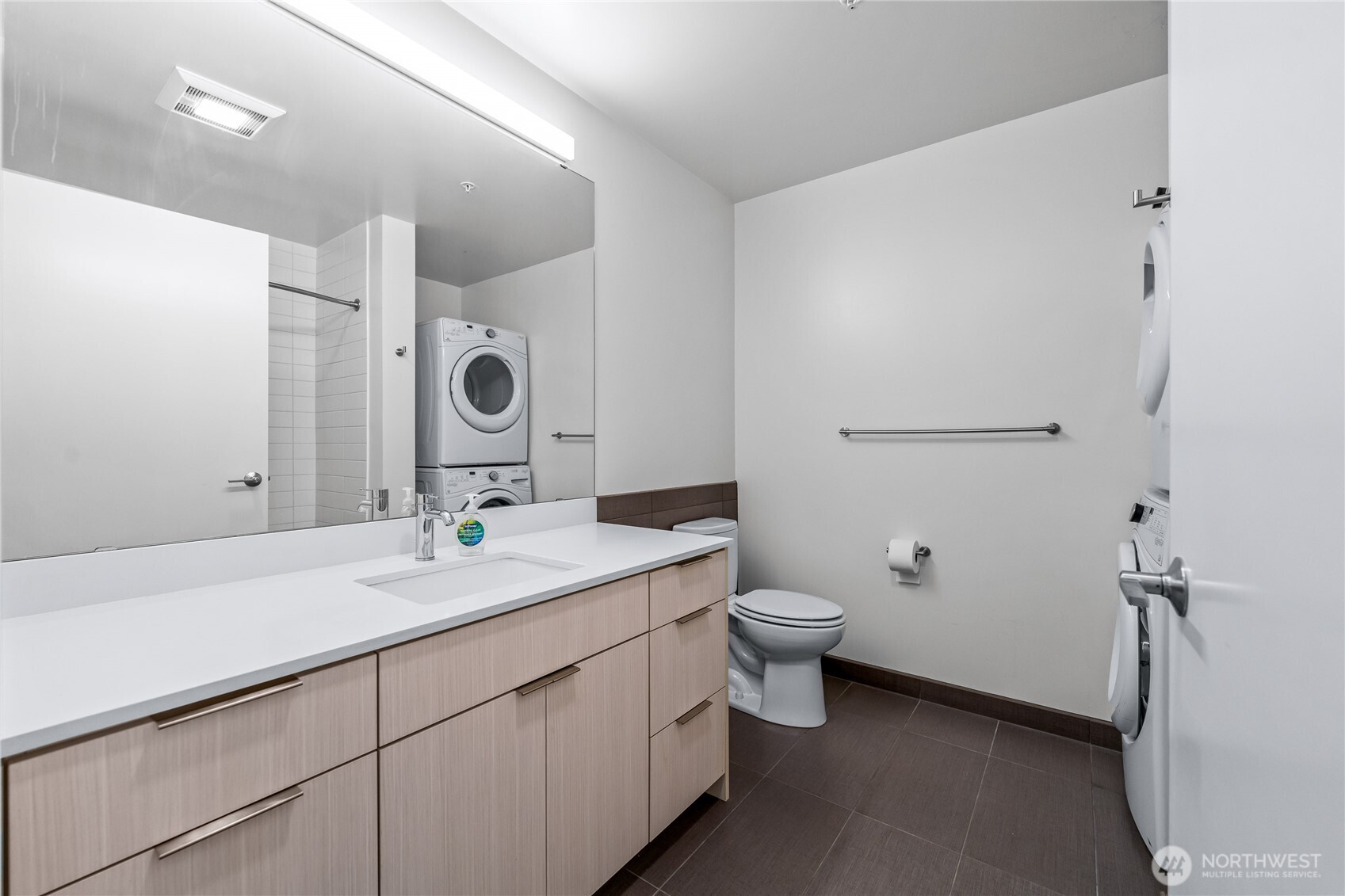 590 1st Avenue South, Unit 902 Seattle, WA 98104 - Photo 14 of 29