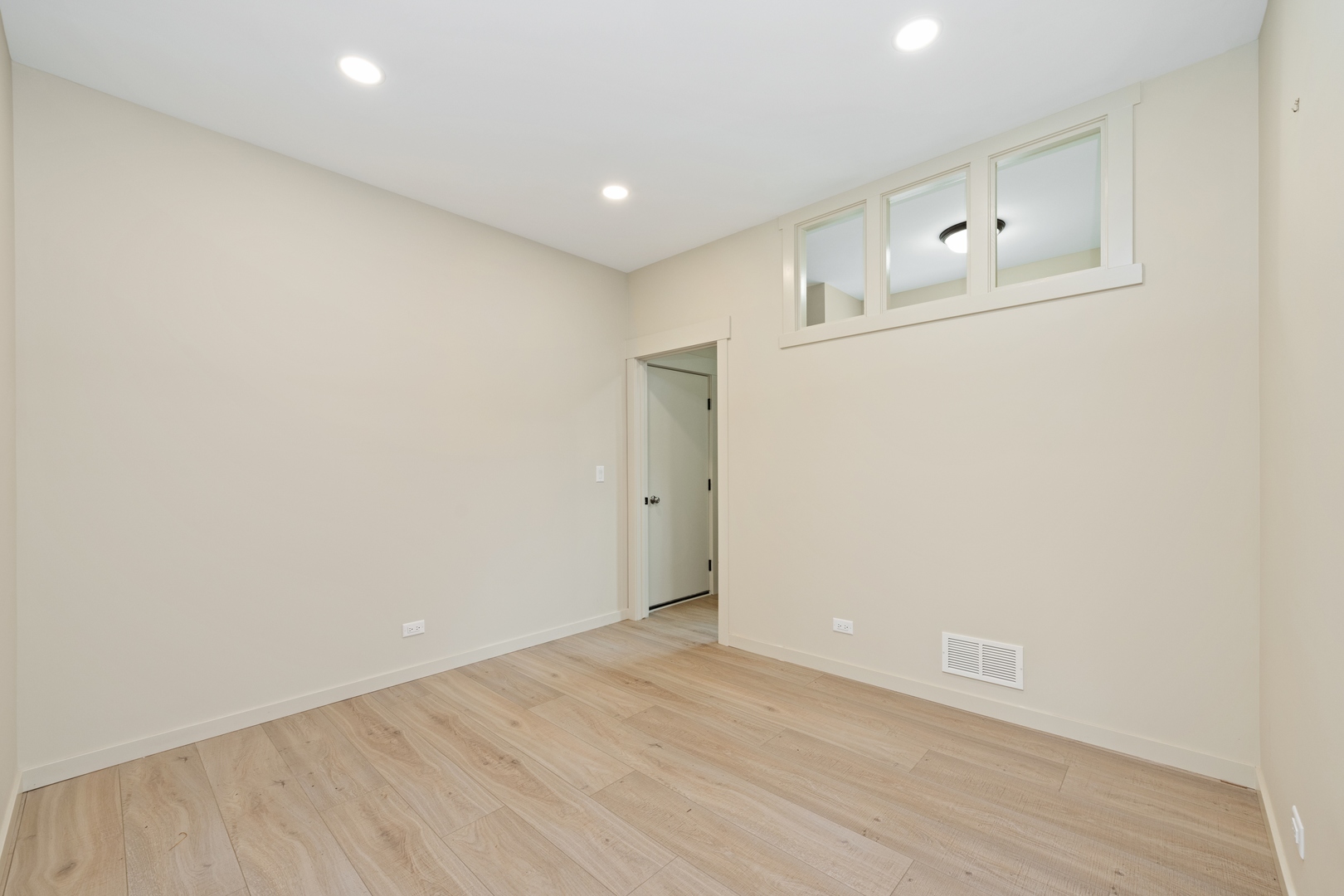 1979 Red Oak Lane Spring Grove, IL 60081 - Photo 7 of 15