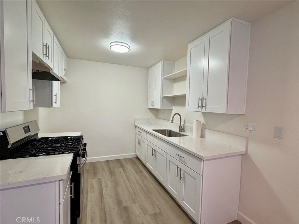 1370 C Springfield Street, Unit C Upland, CA 91786 - Photo 4 of 18 GREAT Remodeled Kitchen with quartz