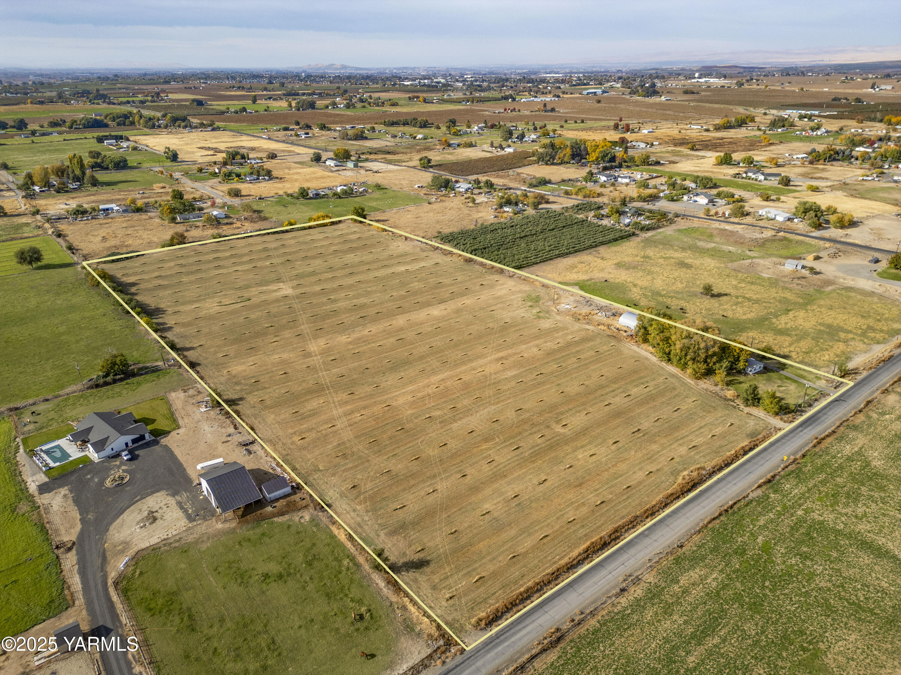 7702 North Griffin Road Grandview, WA 98930 - Photo 21 of 29 a view of an ocean