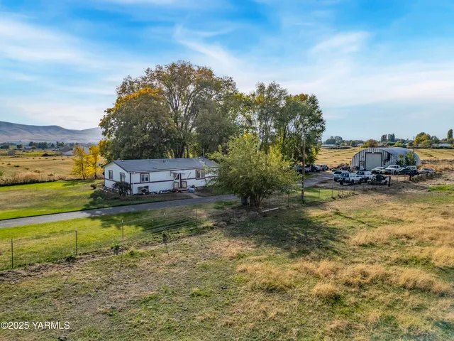 $519,000 | 7702 North Griffin Road, Grandview, WA 98930