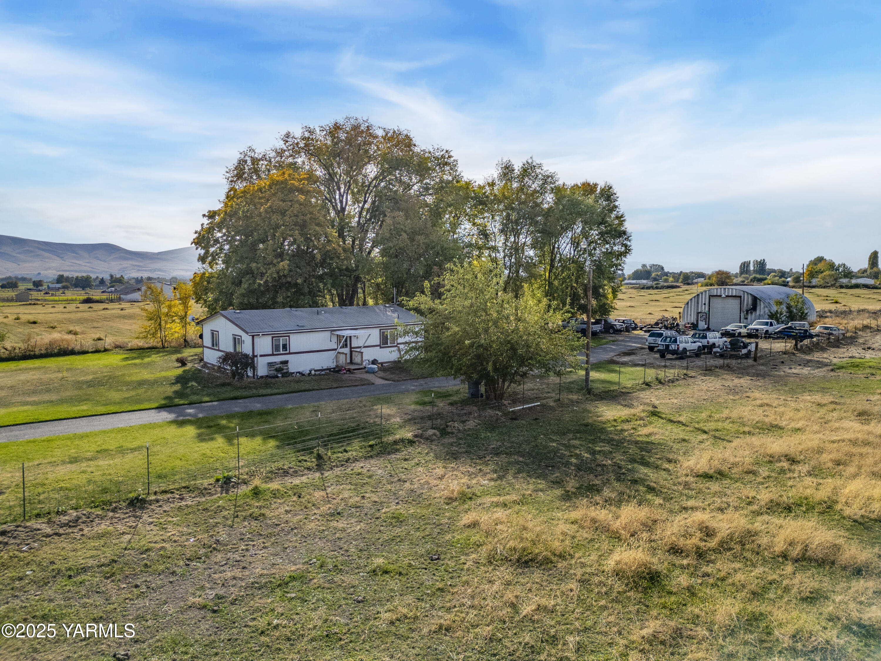 7702 North Griffin Road Grandview, WA 98930 - Photo 28 of 29 a view of a lake with houses