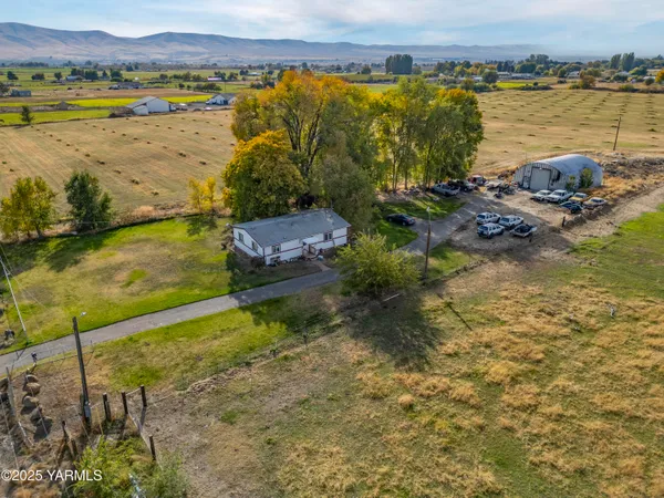 $505,000 | 7702 North Griffin Road, Grandview, WA 98930