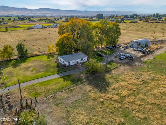 $519,000 | 7702 North Griffin Road, Grandview, WA 98930
