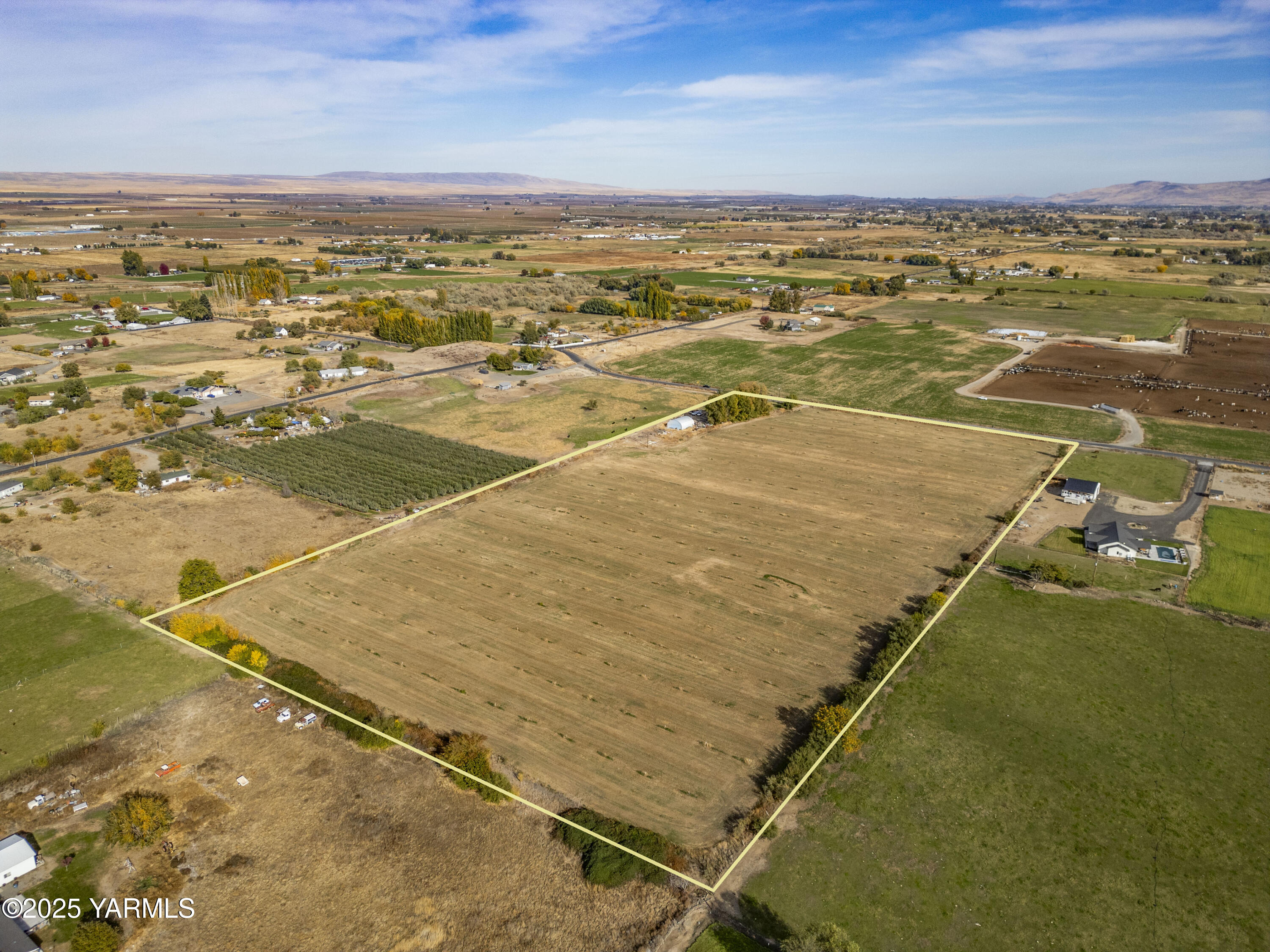 7702 North Griffin Road Grandview, WA 98930 - Photo 4 of 29 a view of an ocean