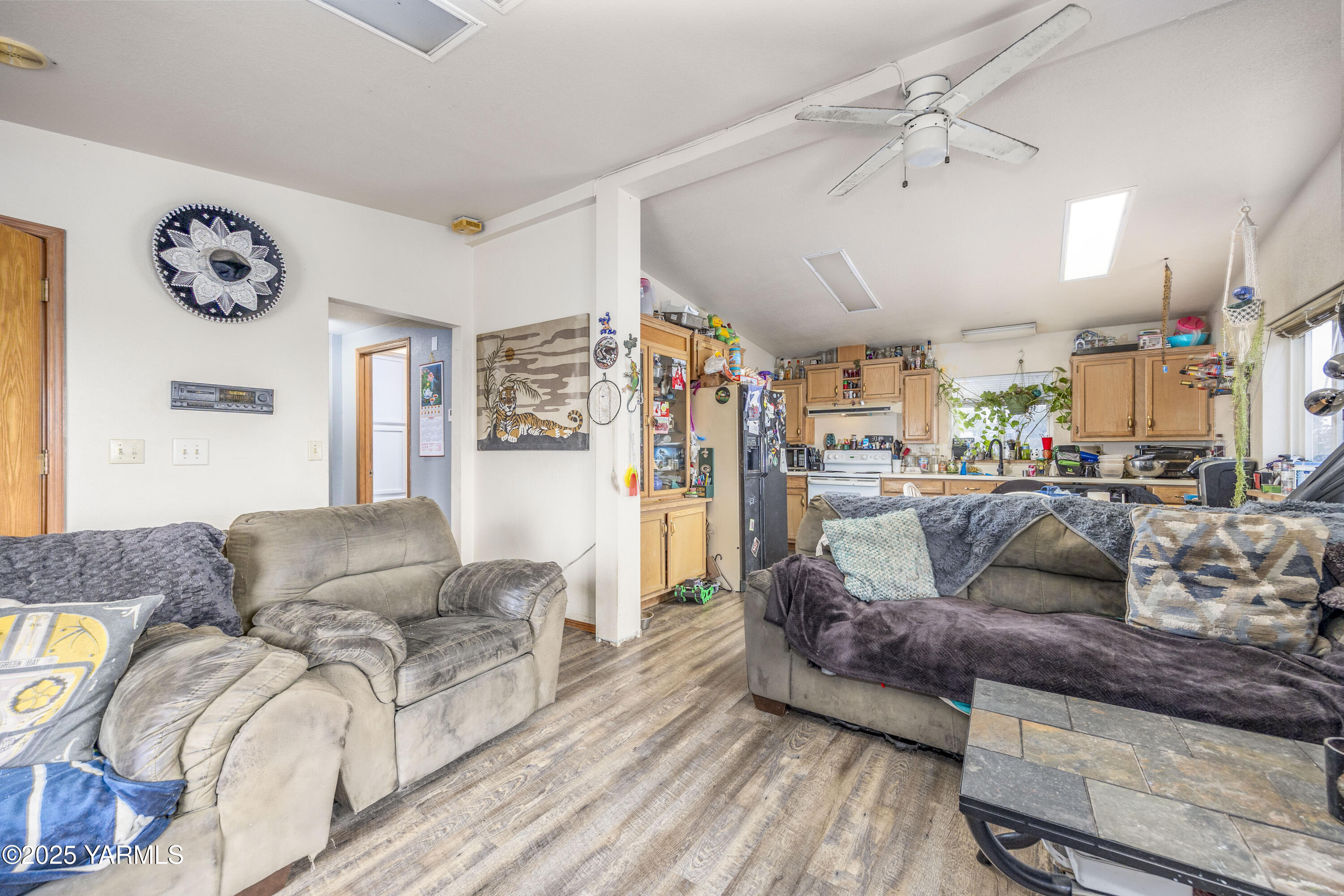 7702 North Griffin Road Grandview, WA 98930 - Photo 7 of 29 a living room with furniture and a chandelier