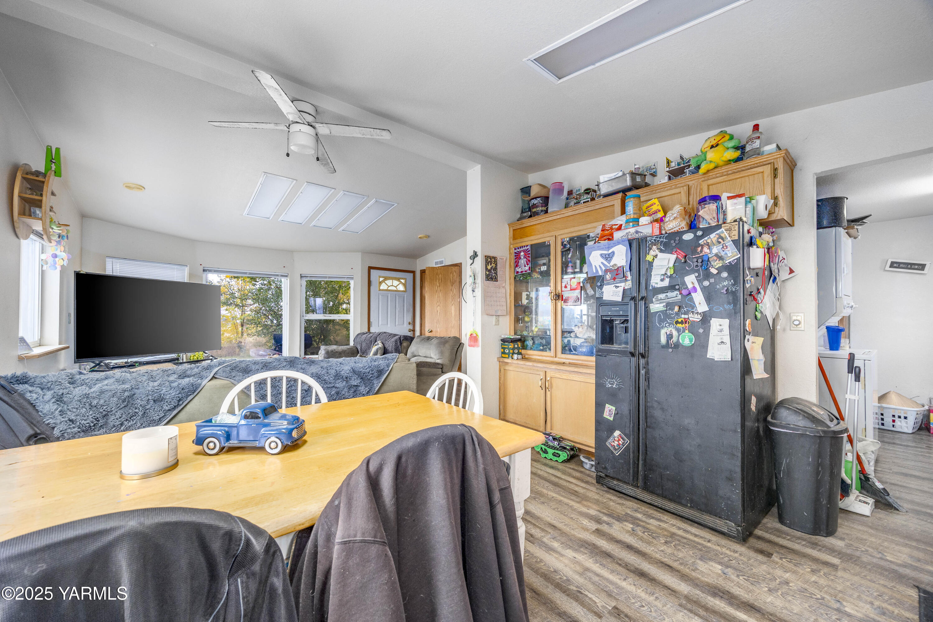 7702 North Griffin Road Grandview, WA 98930 - Photo 10 of 29 a view of a dining room with furniture one side kitchen view and a chandelier