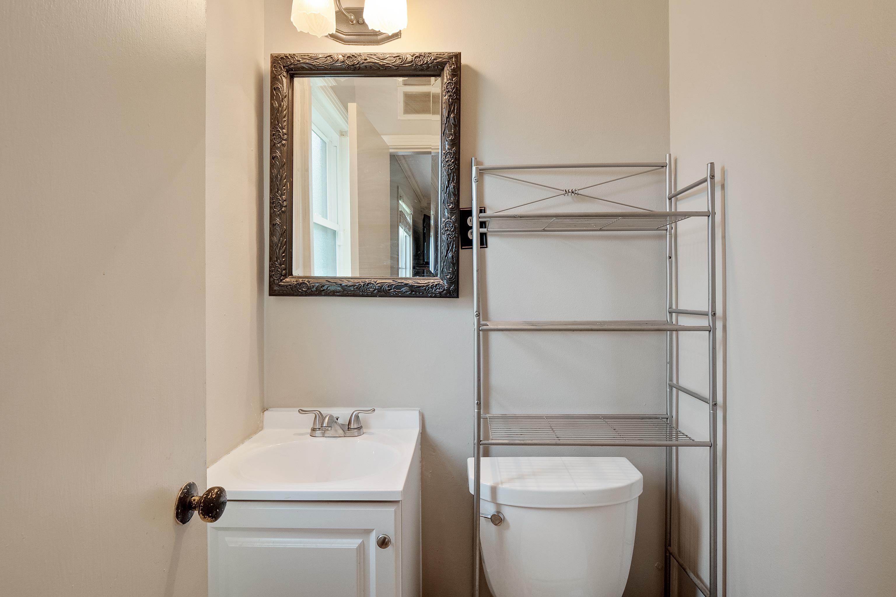 5069 Quince Road Memphis, TN 38117 - Photo 21 of 25 a bathroom with a toilet a sink and mirror