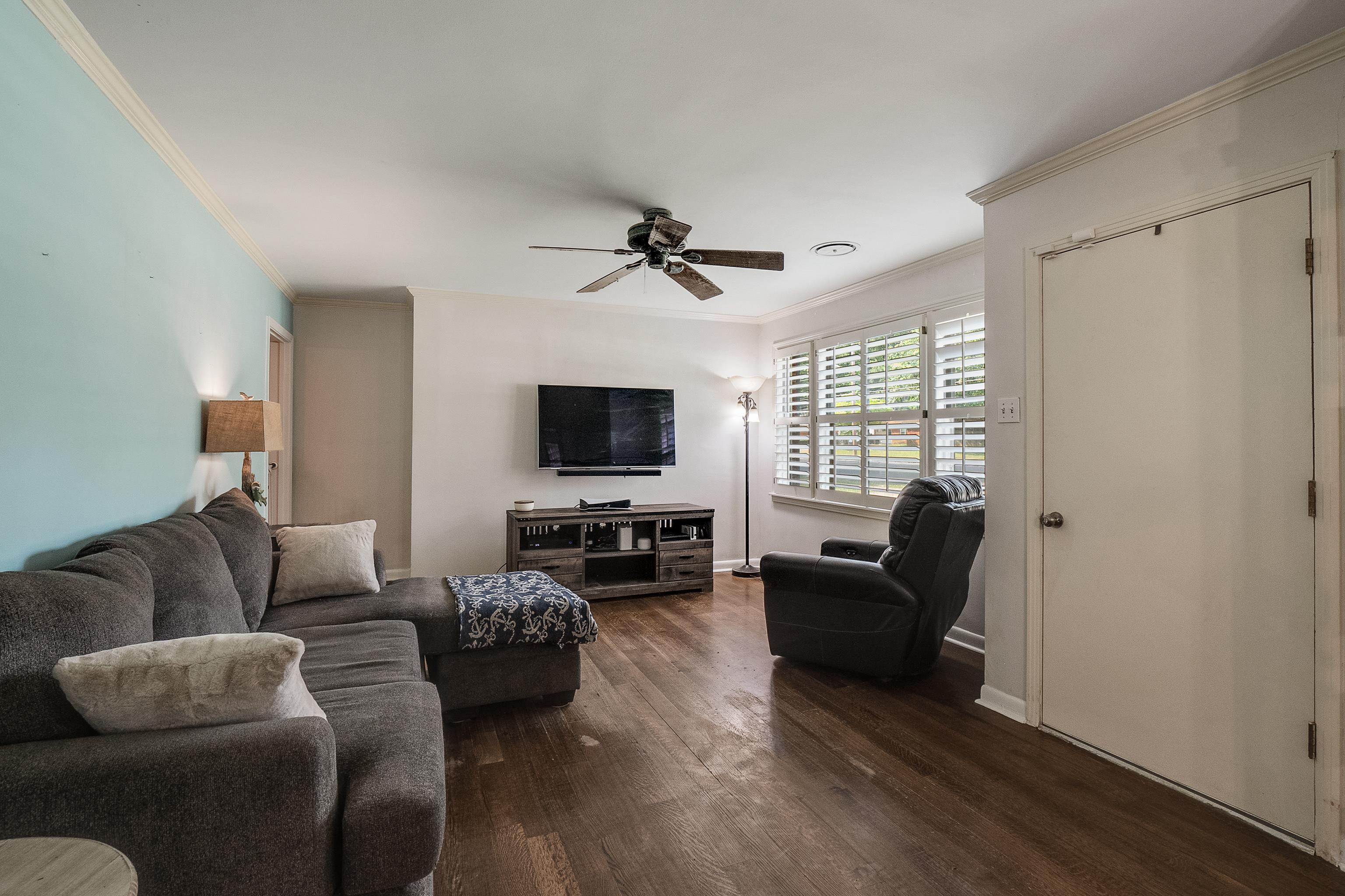 5069 Quince Road Memphis, TN 38117 - Photo 5 of 25 a living room with furniture and a flat screen tv