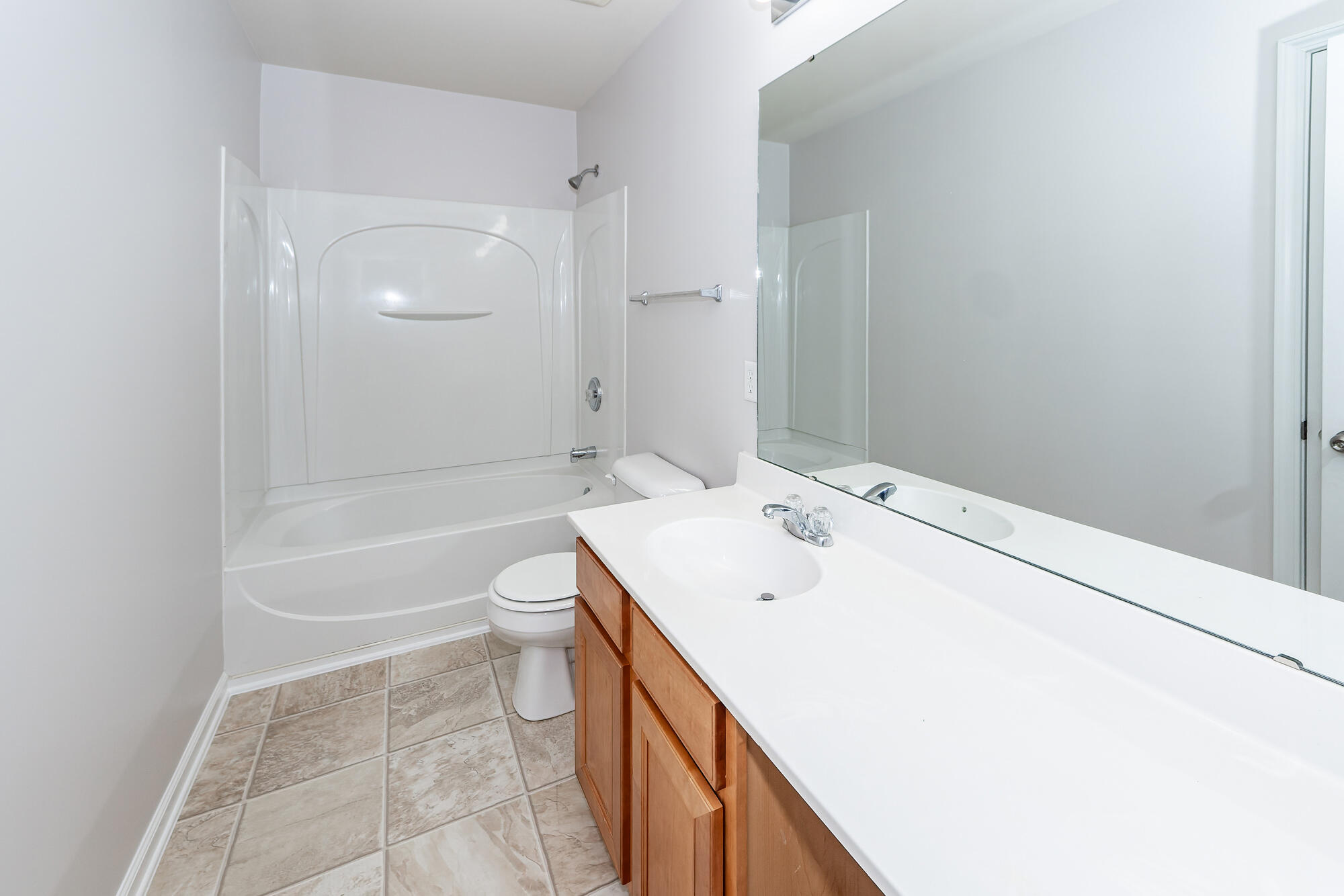 140 Decatur Drive Summerville, SC 29486 - Photo 36 of 58 Upstairs Guest bath