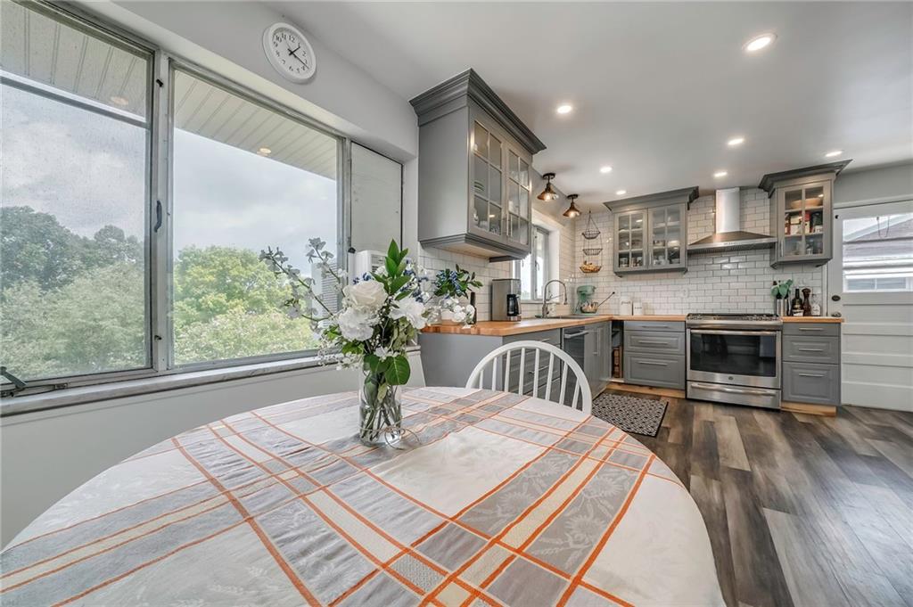282 Coraopolis Road Coraopolis, PA 15108 - Photo 11 of 25 Eat-in kitchen with built-in bench seating in the breakfast nook. Open and airy.