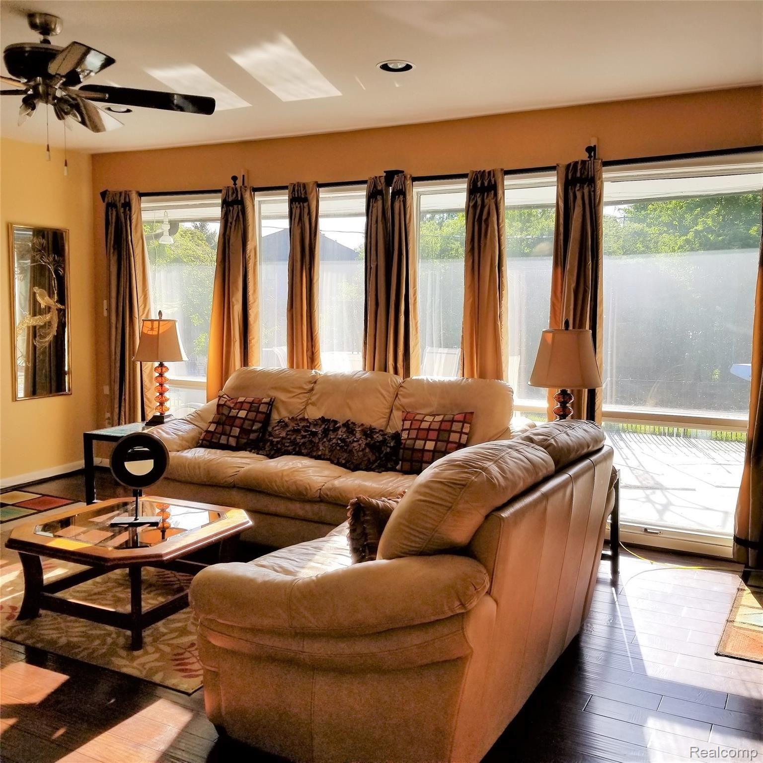 33640 Lyncroft Street Farmington, MI 48331 - Photo 17 of 26 Lots of Sunlight in Family Room .jpg