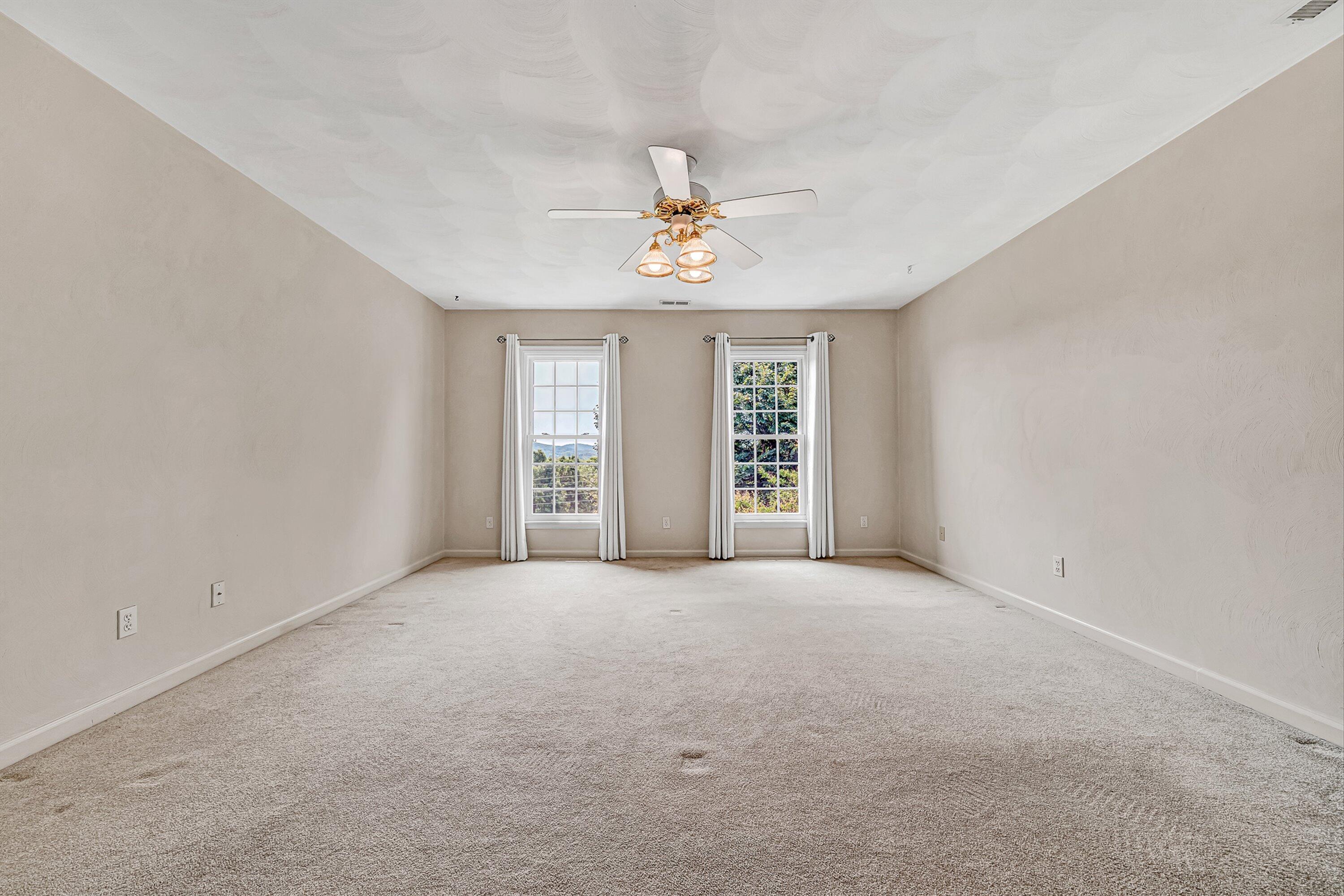 1840 Mountain View Road Vinton, VA 24179 - Photo 21 of 47 21-VM-05673