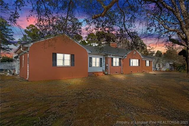 a view of a barn in the middle of a yard