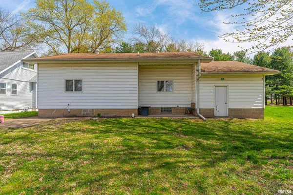 $65,000 | 310 South 2nd Street, Easton, IL 62633