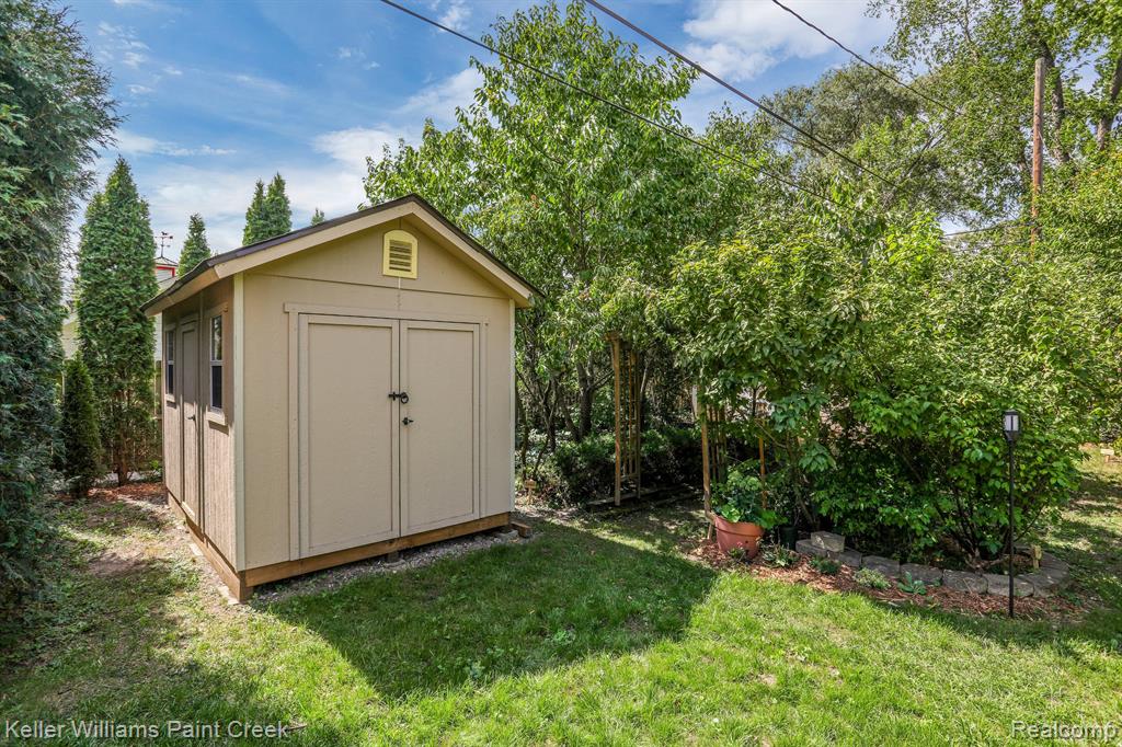 2616 Eastern Avenue Rochester Hills, MI 48307 - Photo 23 of 28