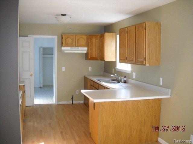 4307 South Baldwin Road Lake Orion, MI 48359 - Photo 3 of 10 KITCHEN.jpg