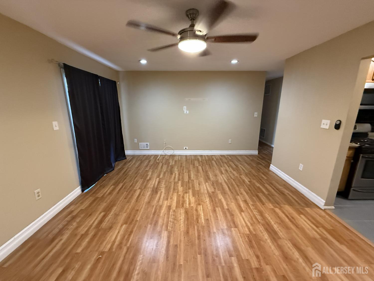 61 Brighton Way North Brunswick, NJ 08902 - Photo 2 of 16