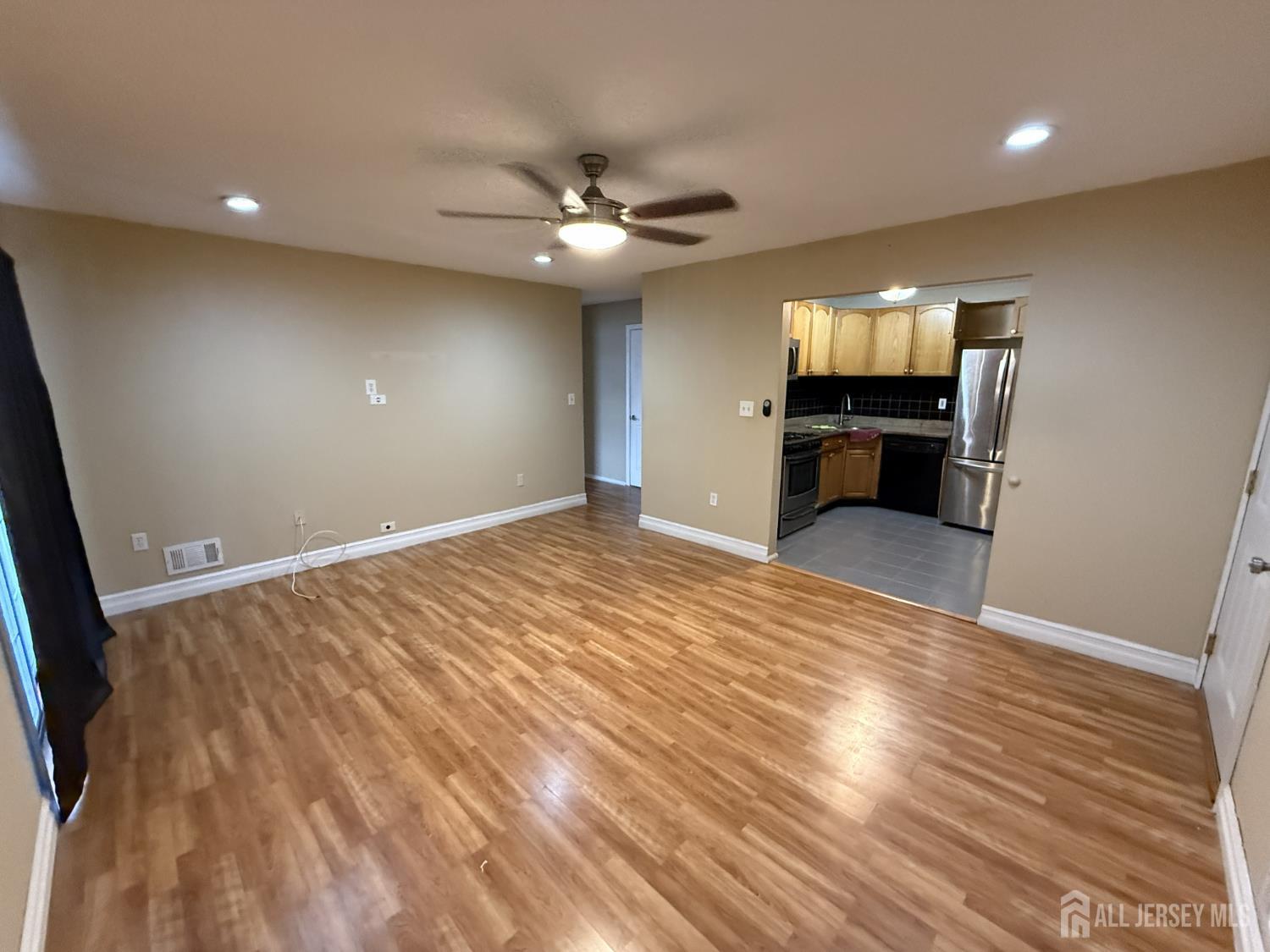 61 Brighton Way North Brunswick, NJ 08902 - Photo 4 of 16