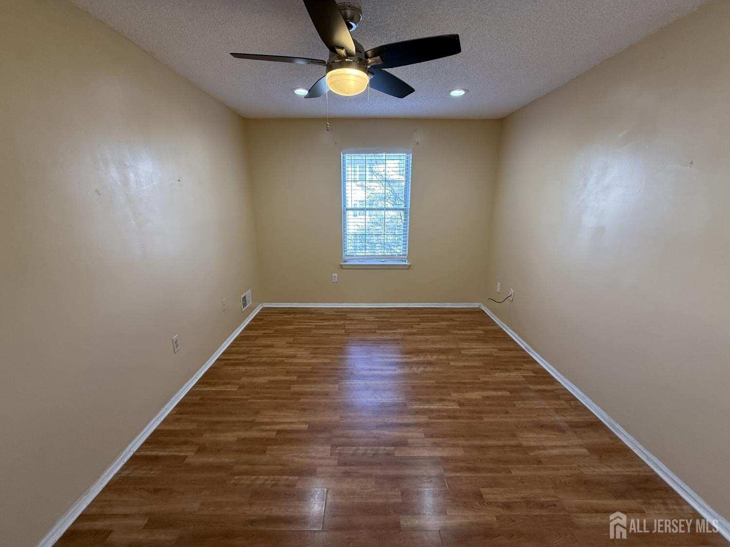 61 Brighton Way North Brunswick, NJ 08902 - Photo 9 of 16