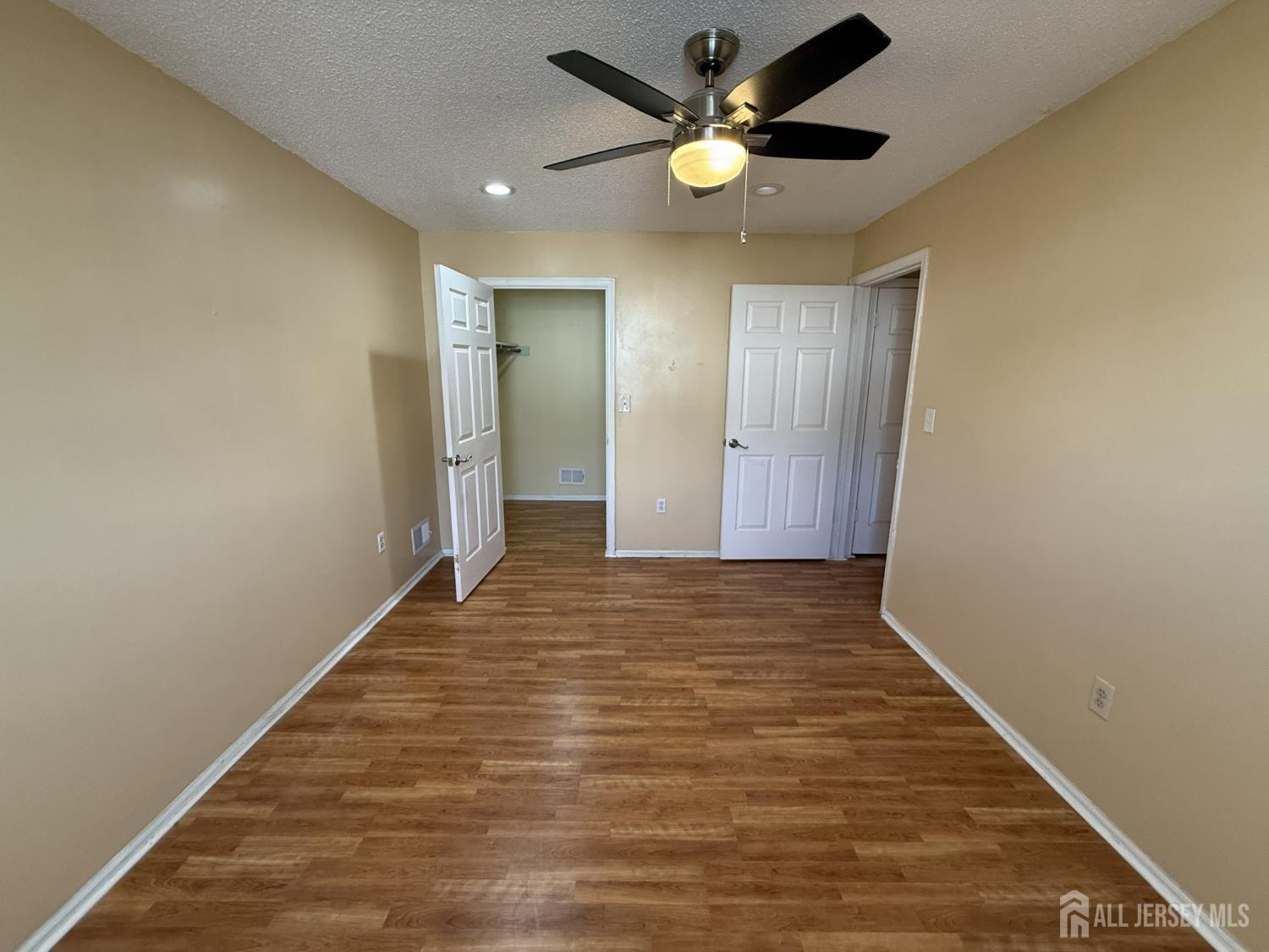 61 Brighton Way North Brunswick, NJ 08902 - Photo 10 of 16