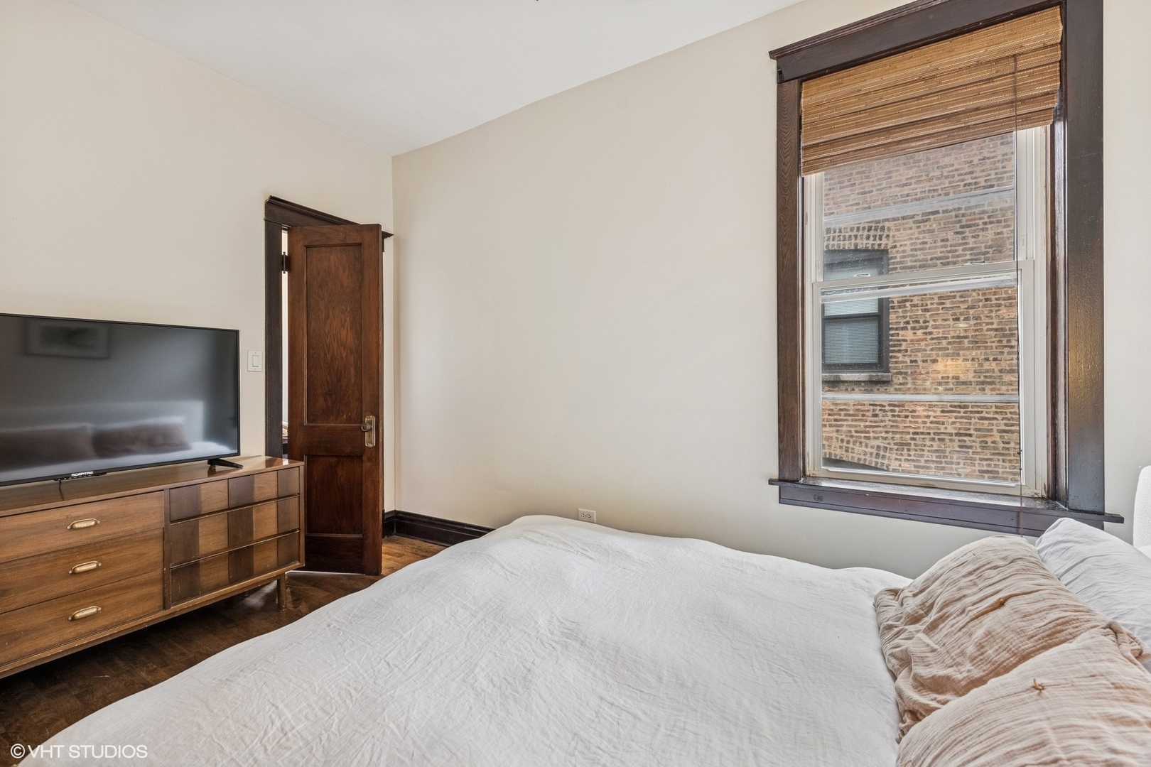 4940 North Ridgeway Avenue, Unit 3 Chicago, IL 60625 - Photo 11 of 21 Gallery Image 11