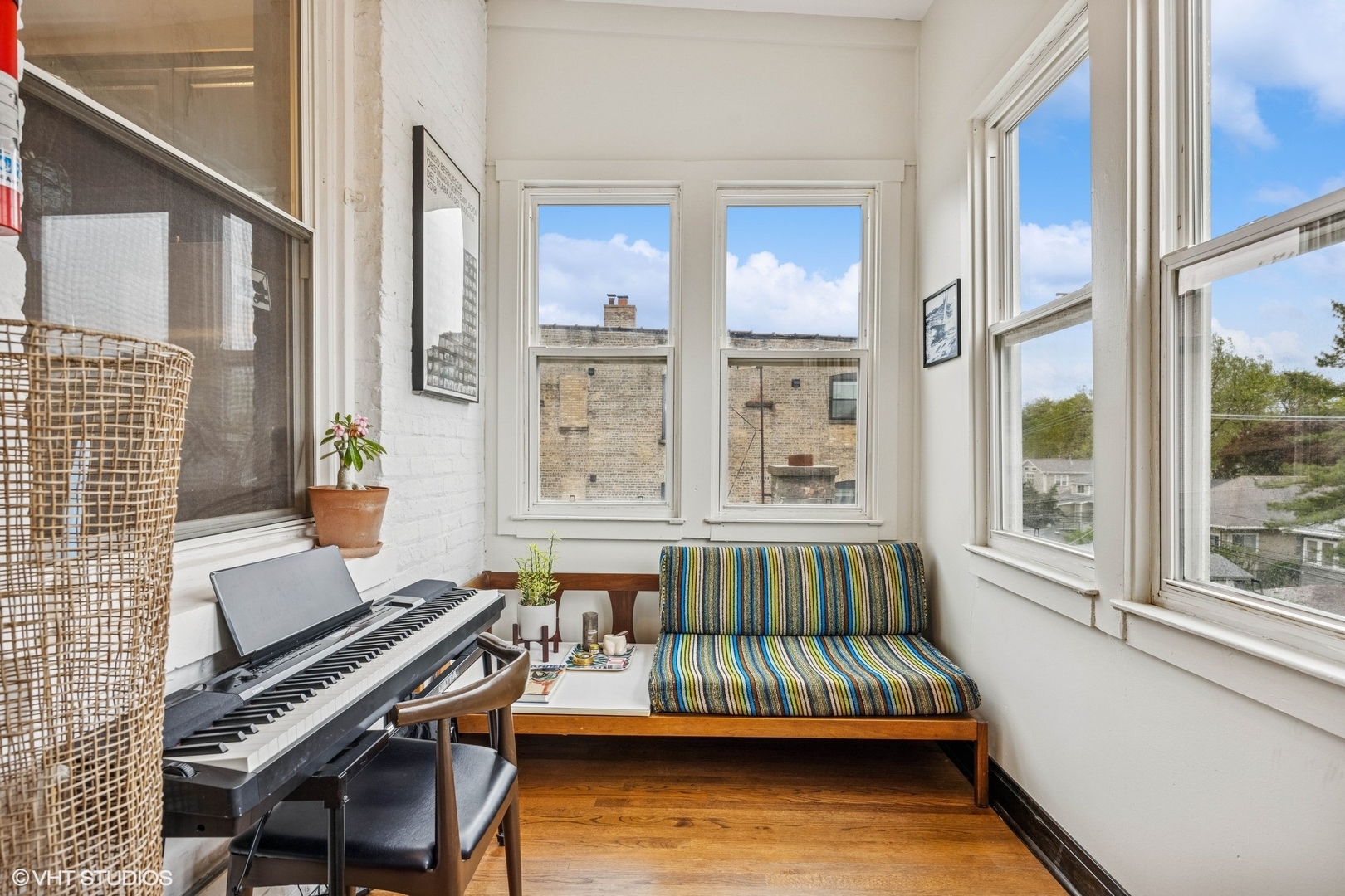 4940 North Ridgeway Avenue, Unit 3 Chicago, IL 60625 - Photo 3 of 21 Gallery Image 3