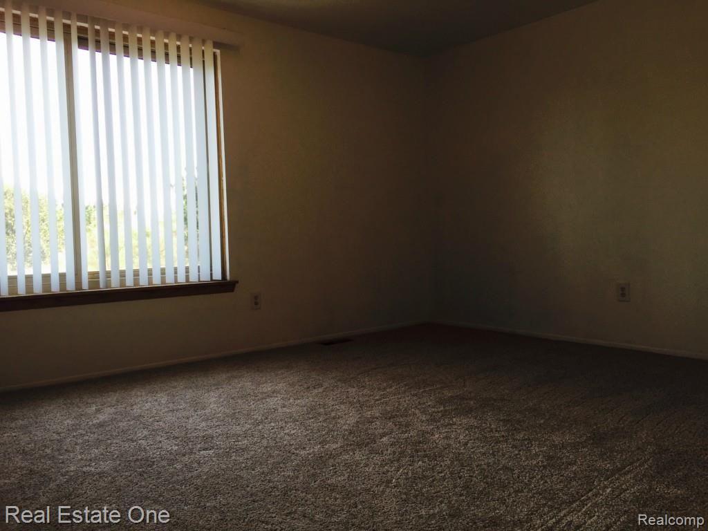 2261 Flanders Drive Rochester, MI 48307 - Photo 29 of 49 Master bedroom