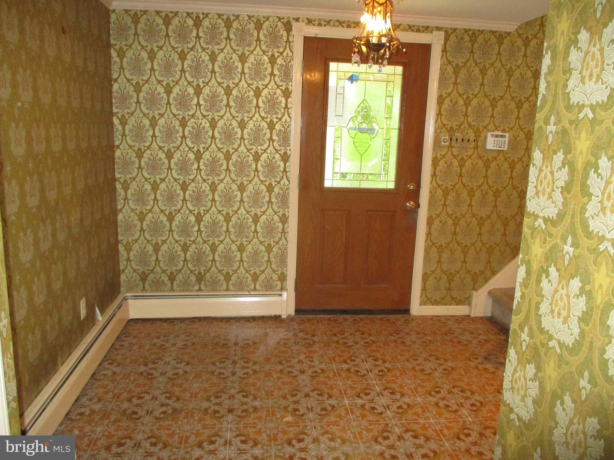 340 Wrights Road Newtown, PA 18940 - Photo 2 of 19 Foyer