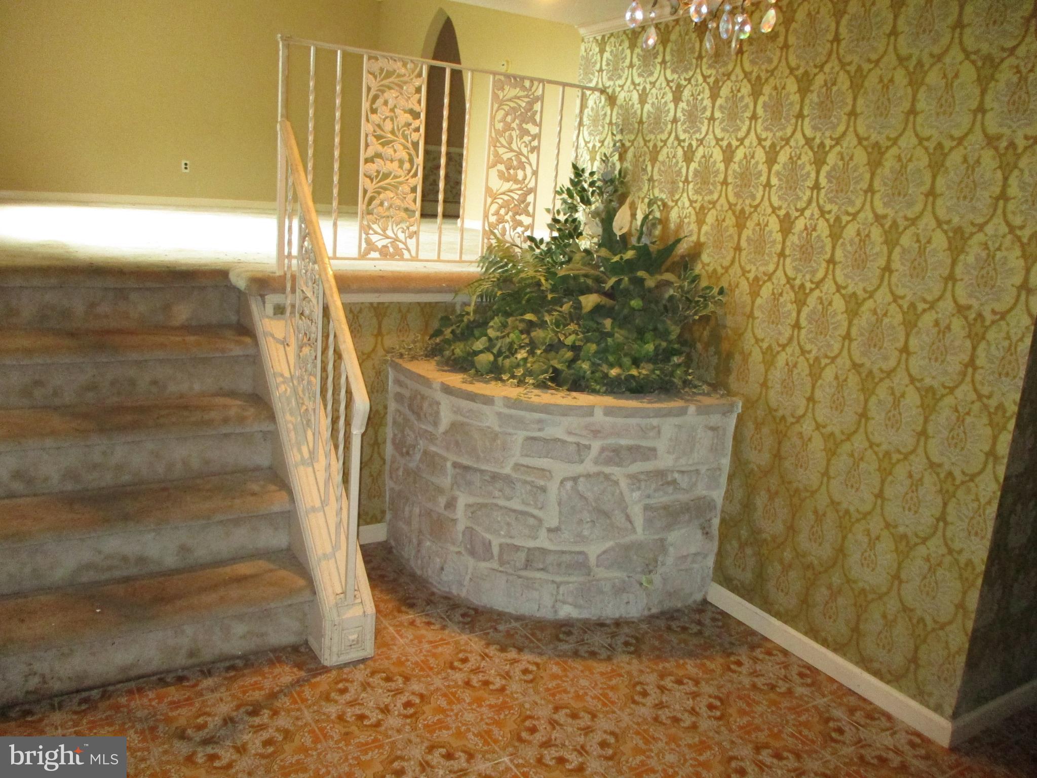 340 Wrights Road Newtown, PA 18940 - Photo 3 of 19 Foyer