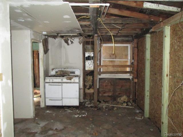 6031 Wayne Road Romulus, MI 48174 - Photo 12 of 13 WAYNE-kitchen.jpg