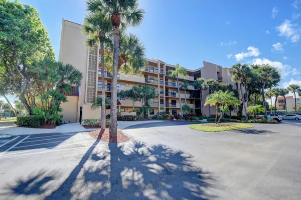 $3,000 | 600 Egret Circle, Delray Beach, FL 33444