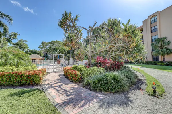 $3,000 | 600 Egret Circle, Delray Beach, FL 33444