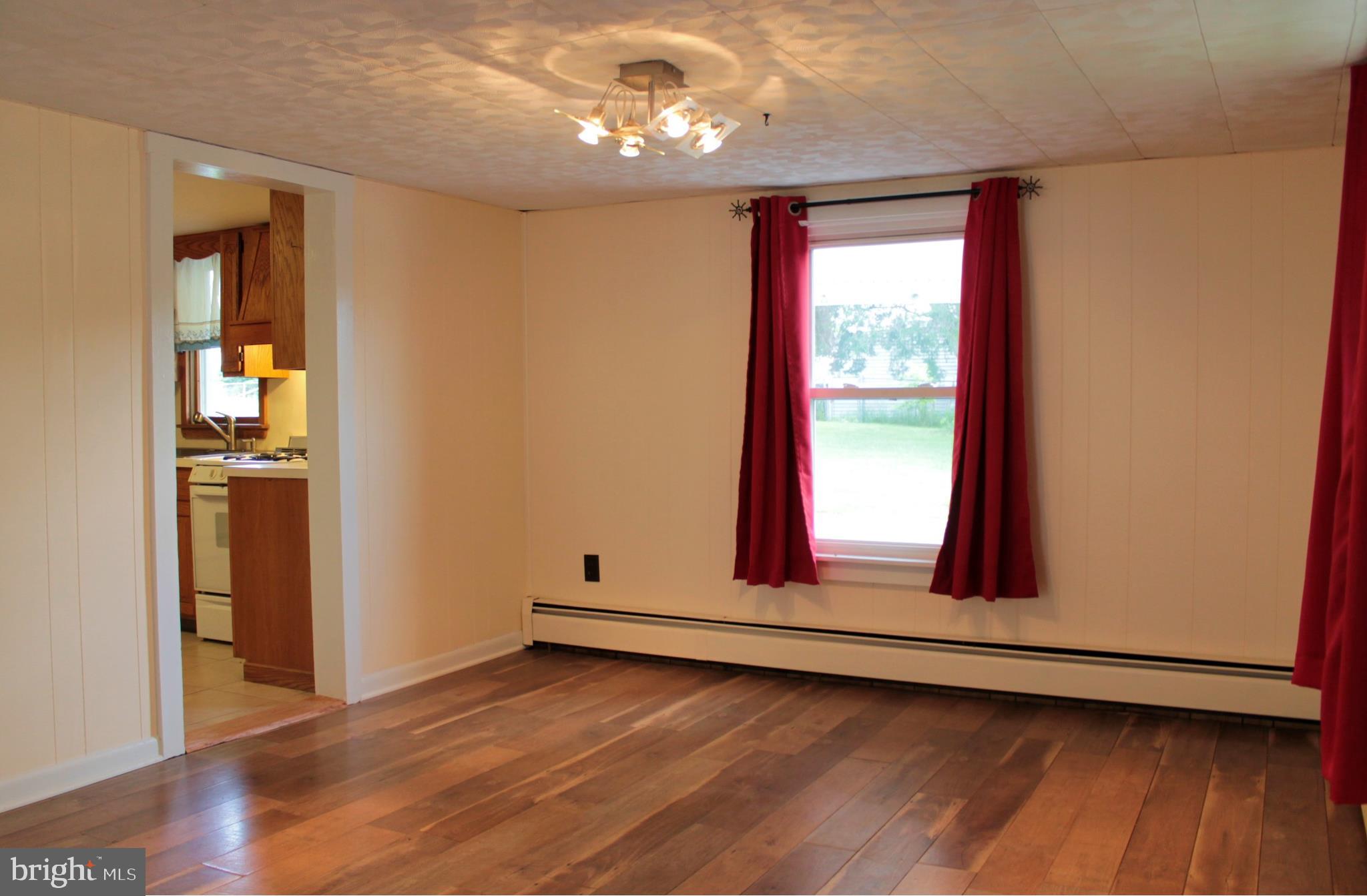 12409 Cedar Ridge Road Williamsport, MD 21795 - Photo 14 of 34 Great Room with Access to Kitchen
