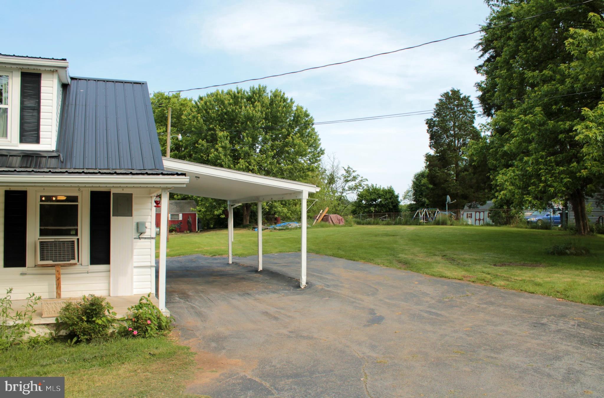 12409 Cedar Ridge Road Williamsport, MD 21795 - Photo 3 of 34 Carport