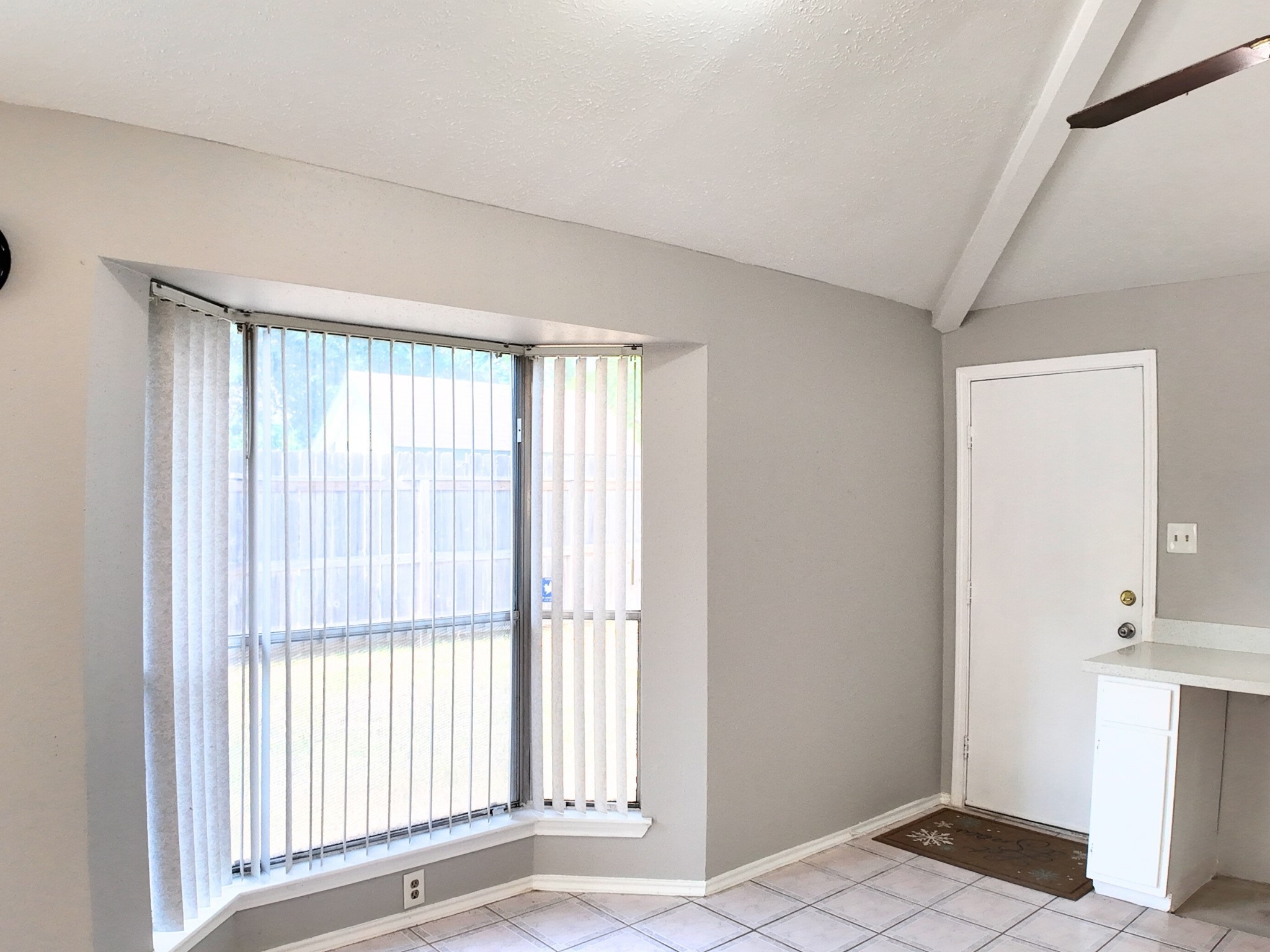 10070 Green Valley Lane Houston, TX 77064 - Photo 11 of 27 a view of an empty room with a window