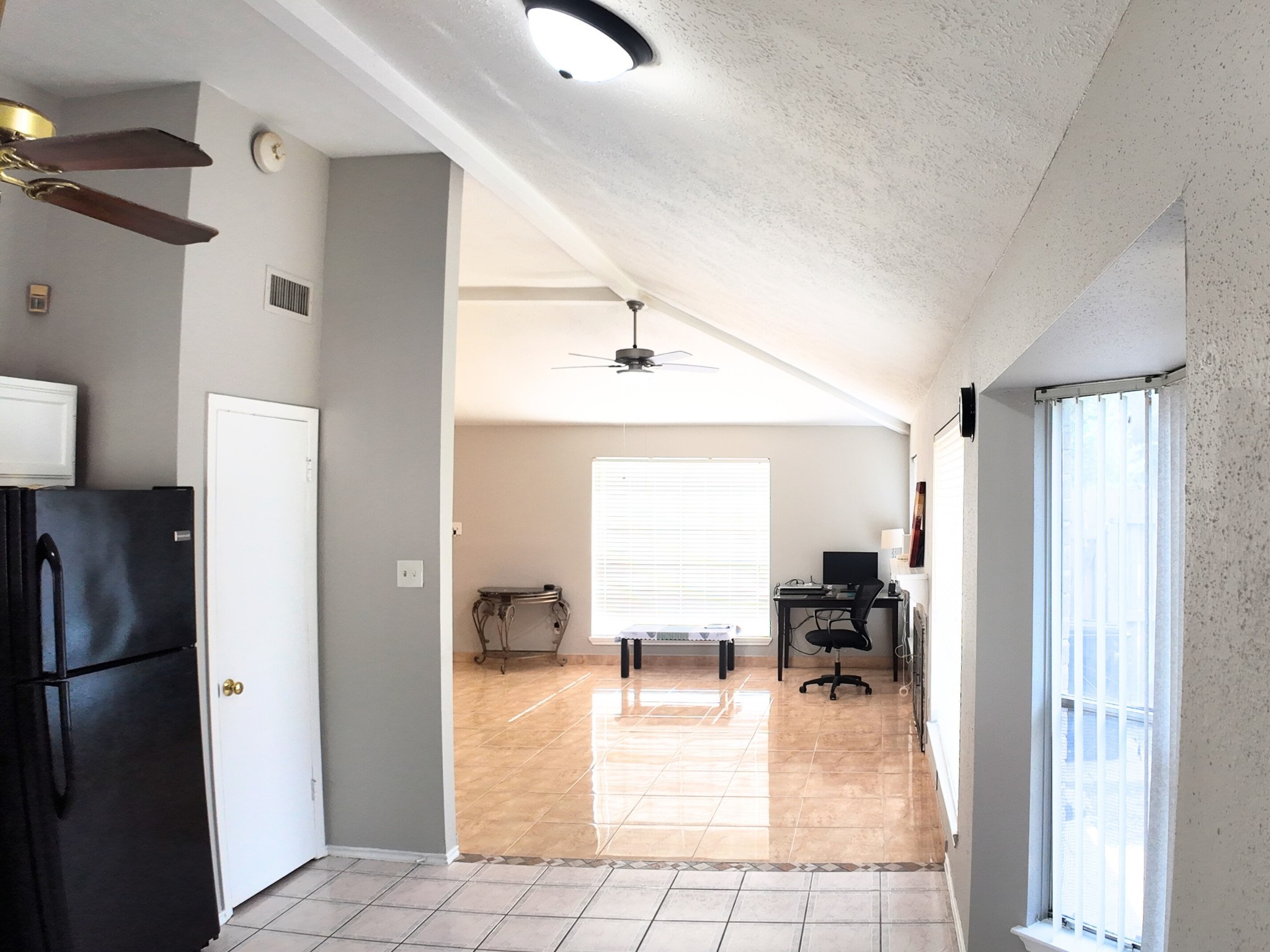 10070 Green Valley Lane Houston, TX 77064 - Photo 13 of 27 a view of a living room
